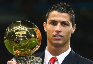 江苏体彩网_多特蒙德南看台温情回声，当德甲赛场响起海阔天空的约定