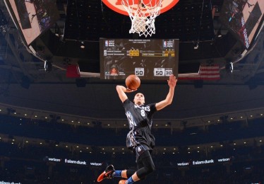 江苏体彩_官方重拳出击，范理德暴力行为遭禁赛三场并处罚款1000美元