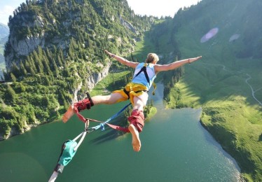 江苏体彩|保级队维罗纳迎战冲击欧战博洛尼亚，阵容核心成胜负手