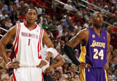 江苏体彩：爱德华兹谦逊致敬科比，不愿更早突破万分大关，期待百日等待显敬意