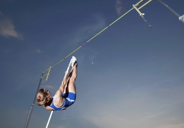 江苏体彩-规则边缘的智慧，战术博弈引发体育伦理新思考